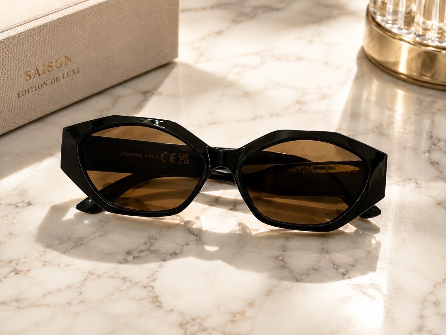 Lunettes de soleil géométriques noires