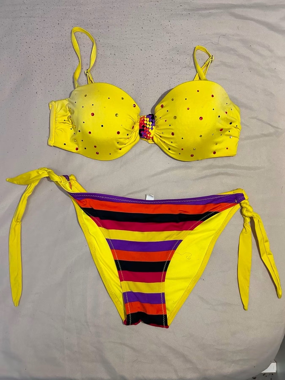 Bikini jaune 