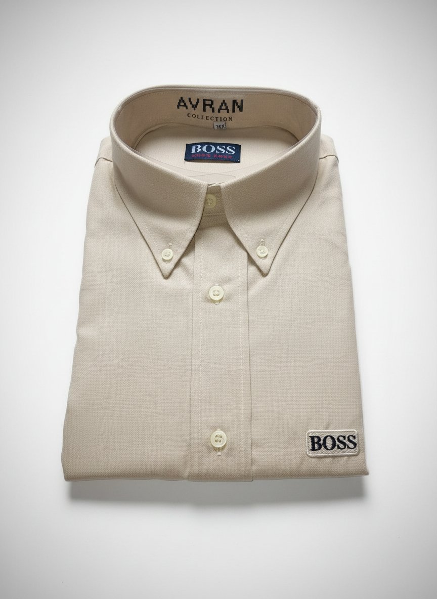 Chemise pour homme de couleur beige, élégante et moderne. Elle offre un style raffiné et s’adapte parfaitement aux sorties, au travail ou aux occasions spéciales