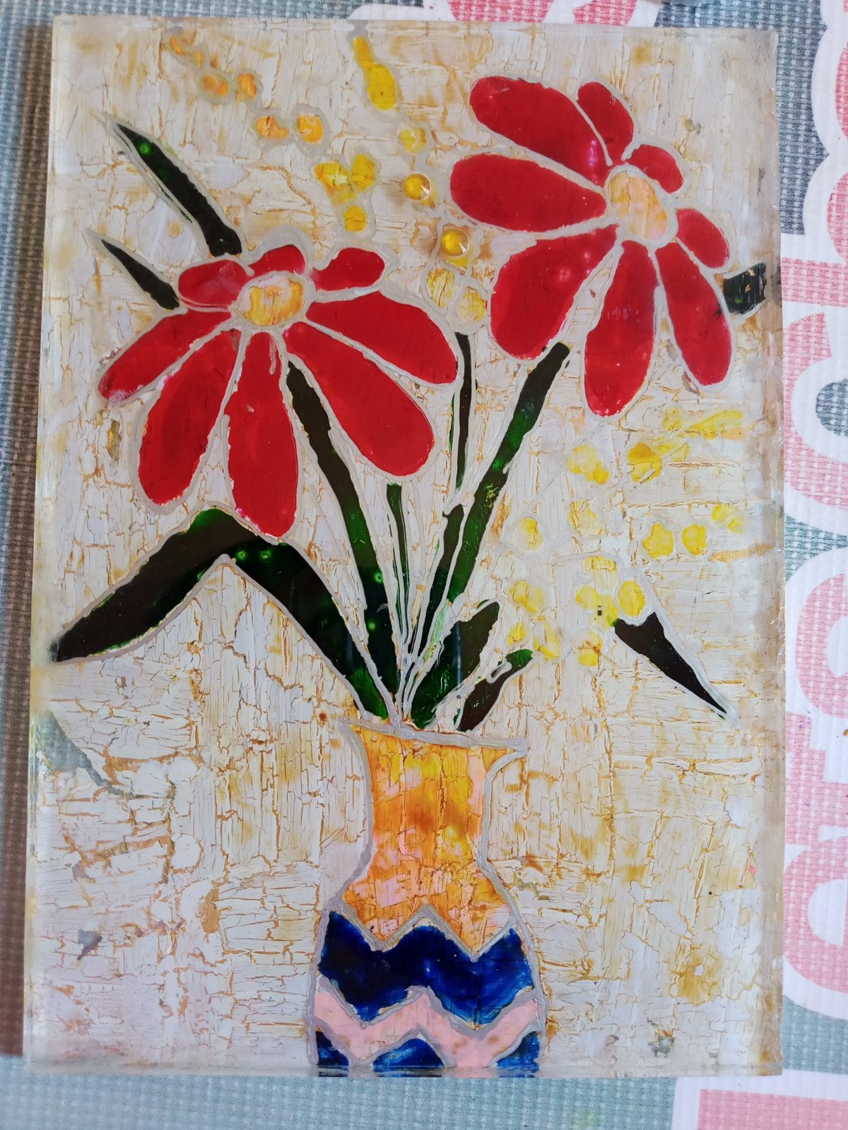🌺 Jolie décoration en verre ornée de fleurs rouges élégantes dans un vase raffiné. Une pièce décorative pleine de charme qui apporte une touche artistique et chaleureuse à votre intérieur. Idéale pour le salon, la chambre ou le bureau. ✨🏡🌸