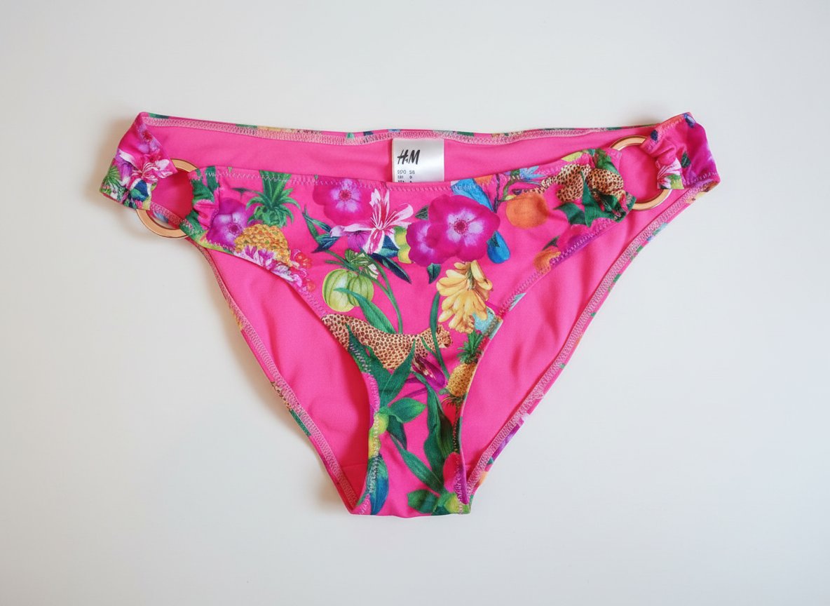 Slip confortable et doux de la marque H&M, couleur rose vive et tissu extensible (89% polyester, 11% élasthanne) pour un bon maintien et un confort optimal