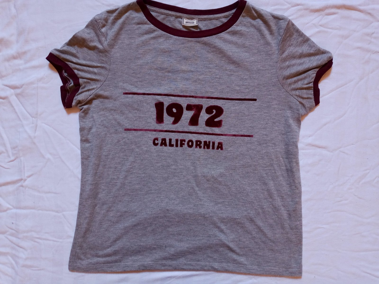 Joli t-shirt gris chiné style vintage de la marque Pimkie.