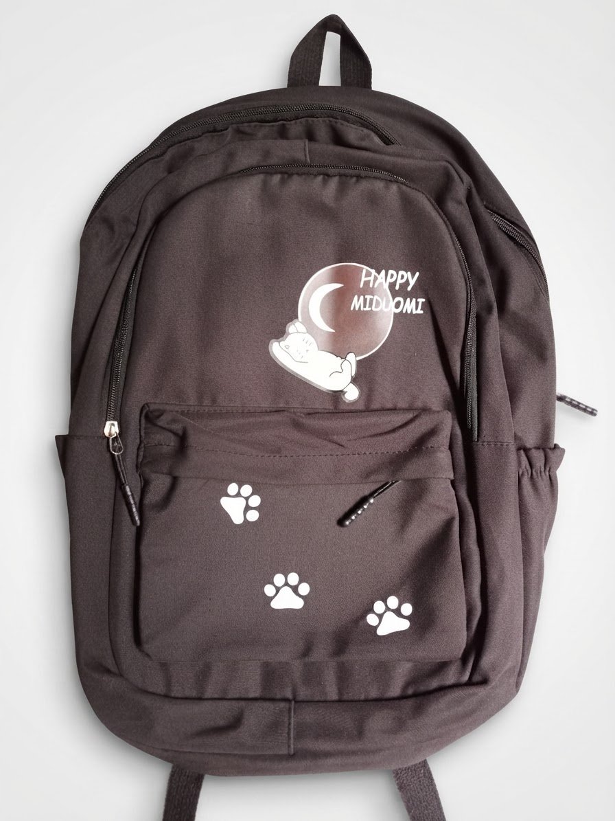 🖤 Joli sac à dos noir au design adorable et tendance, avec imprimés « HAPPY MIDNIGHT » et petites pattes 🐾. Pratique et spacieux avec plusieurs compartiments zippés, parfait pour les cours ou les sorties ✨ 