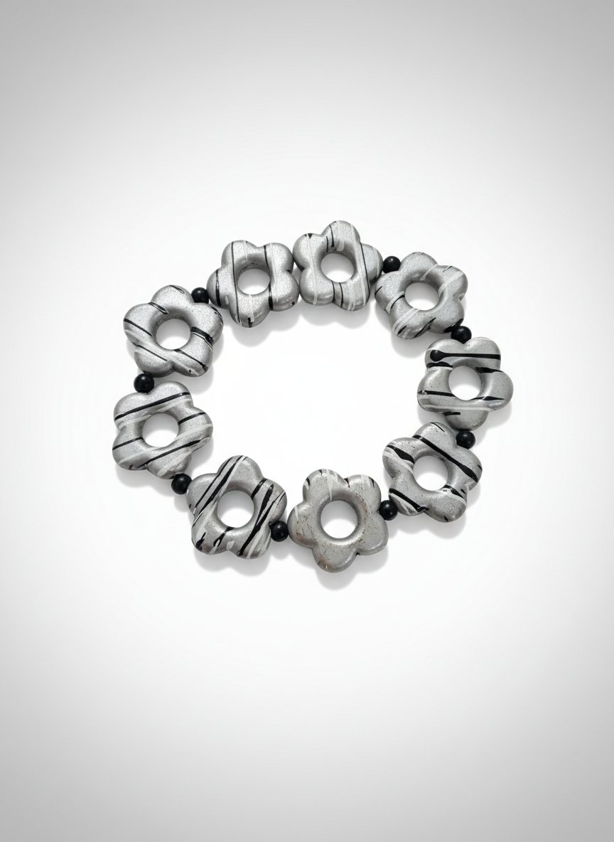 Un bracelet gris