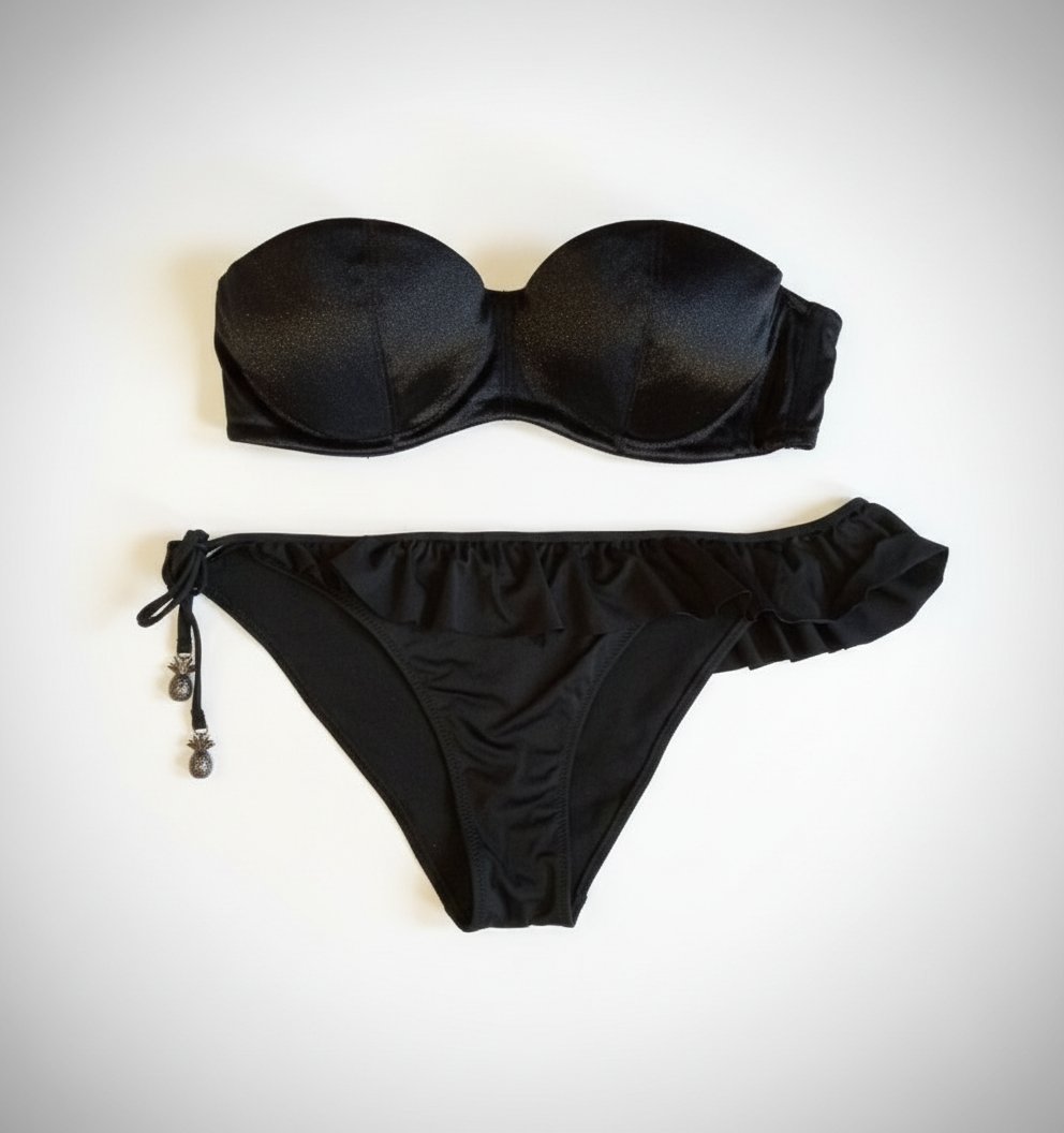Soutien-gorge + slip assorti avec de jolies décorations pendantes sur le slip pour une touche d'élégance unique. 