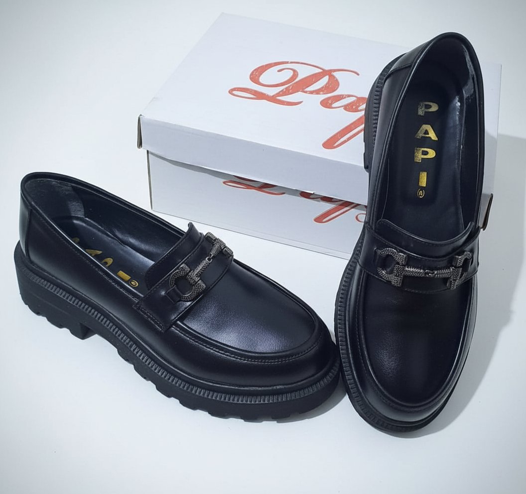 Des chaussures noires 