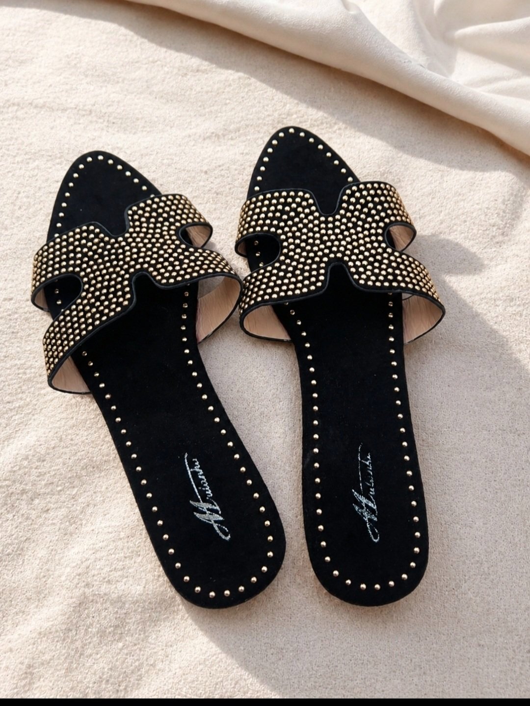 MULES FEMME CHIC – NOIR & DORÉ – CLOUS DORÉS –STYLE HERMES- NEUVES 