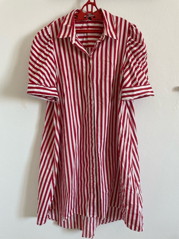 Robe rayée rouge et blanche