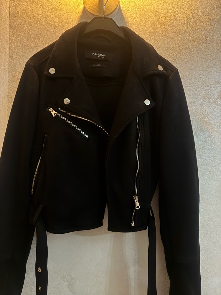 Veste noir pull and bear 
