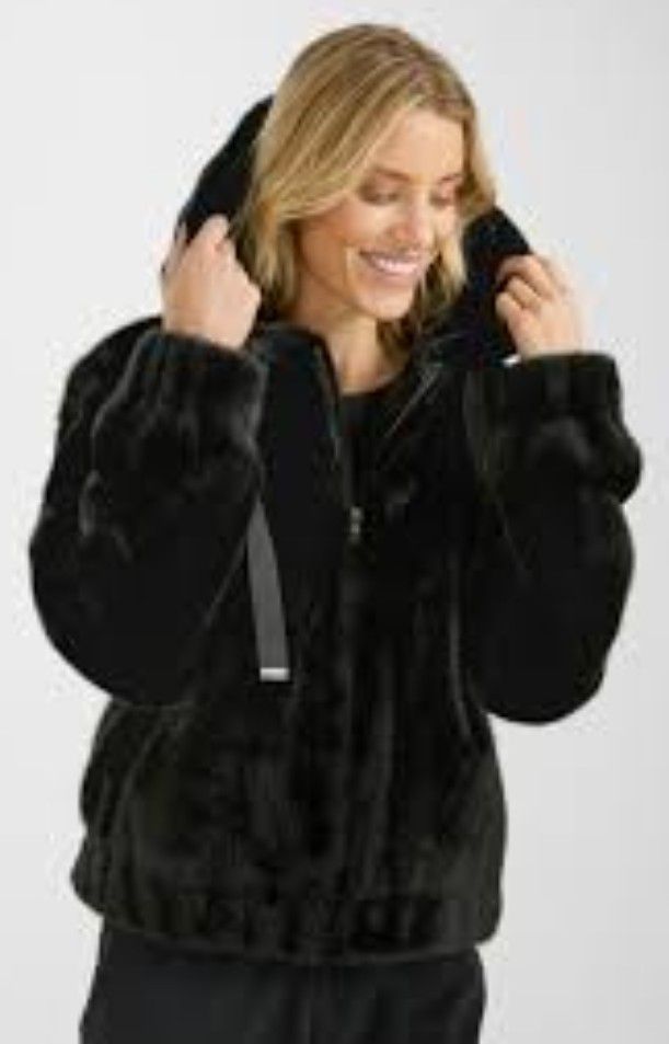 Manteau court en fourrures de Bershka
