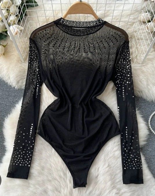Body noir a perles 