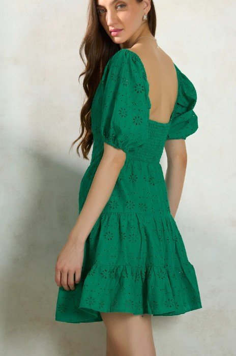 Robe mini a broderie anglaise 