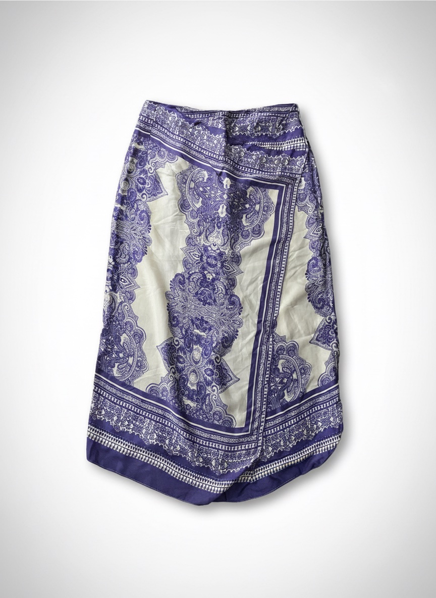 Une jupe en satin H&M taille XS convient à S aussi 
