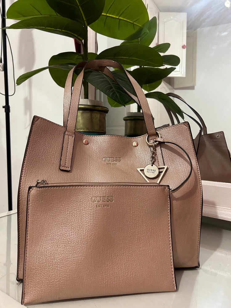 Sac guess avec pochette moyenne