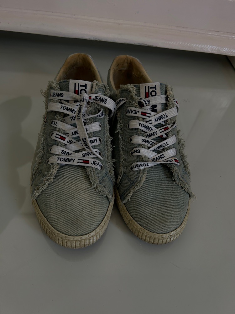 Basket jeans tommy(prix negociable)