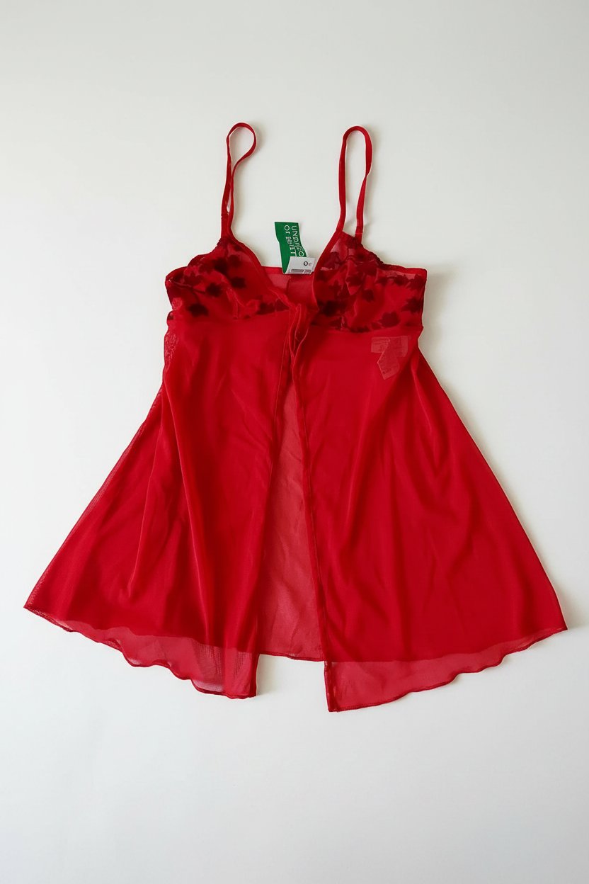 Nuisette Rouge ❣️ en Tulle et Velour🌹 Benetton avec Etiquette Jamais Portée ✨️