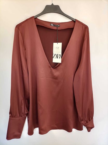 Chemise manches longues col V en satin 