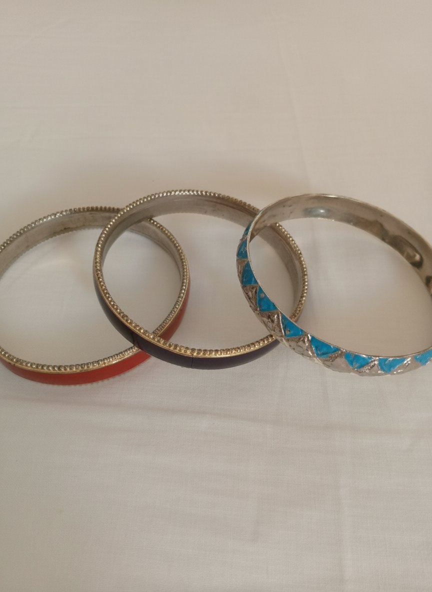 3 bracelets 