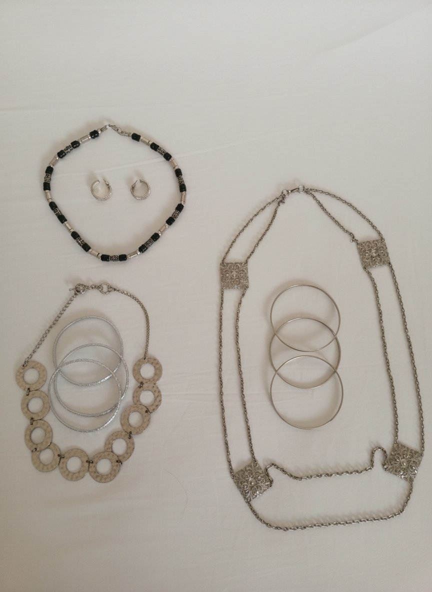 Lot de faux bijoux metalique