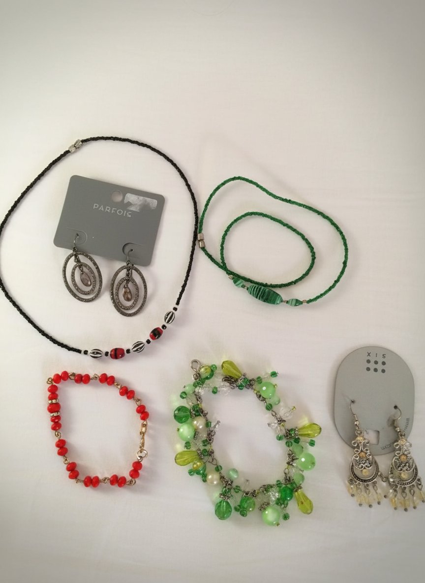 Lot de faux bijoux