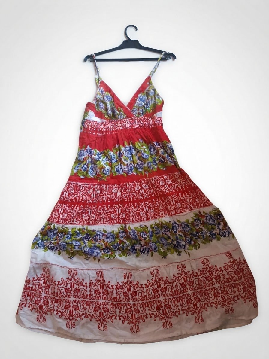 Robe d'été bohème fleurie à fines bretelles 