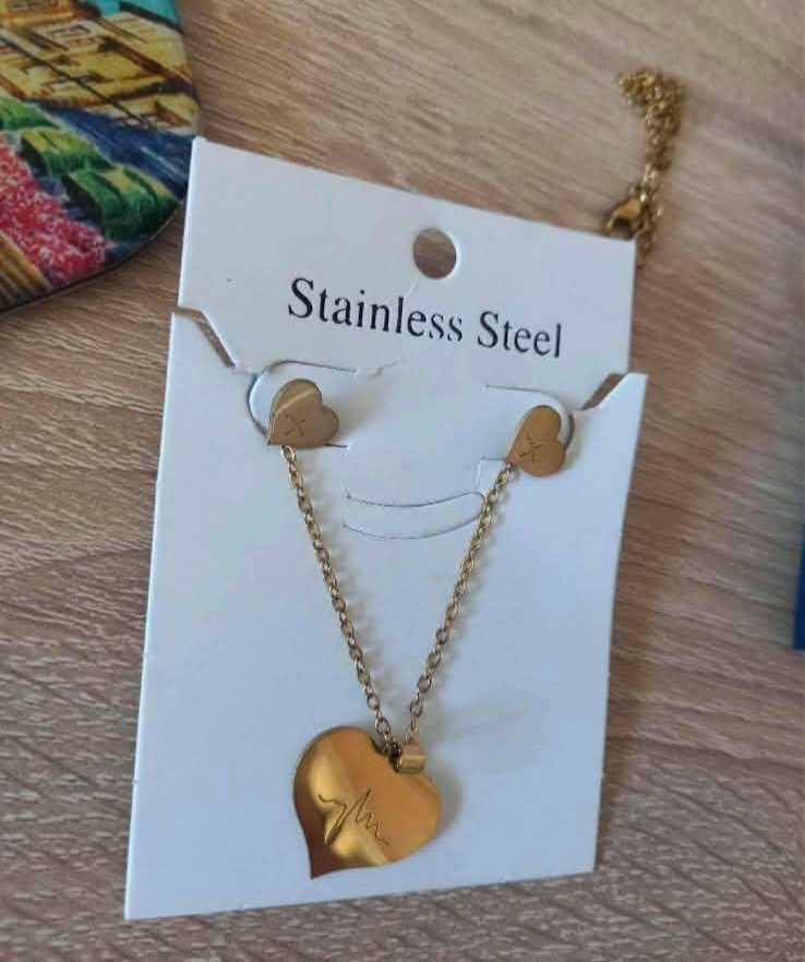 Boucle et collier 