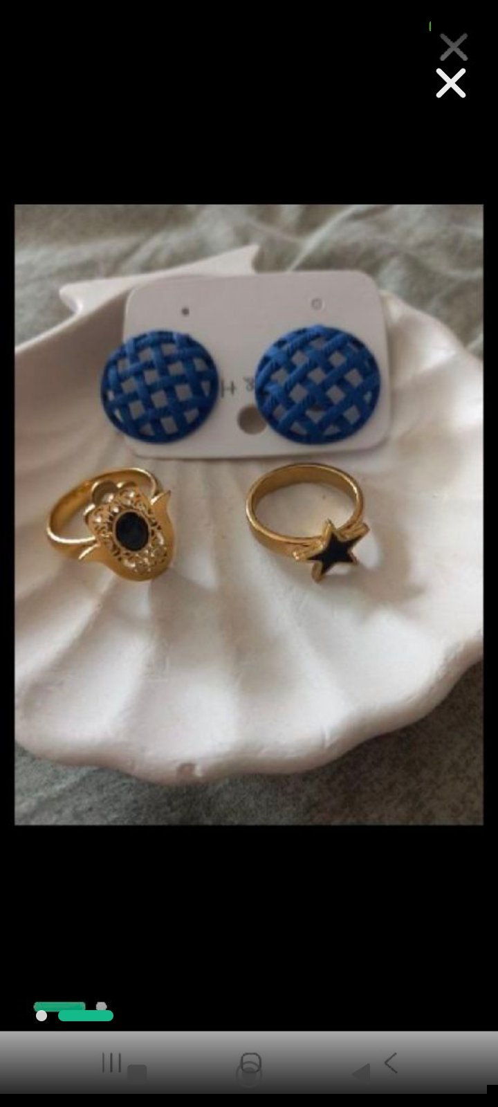 Boucle d'oreille et deux bagues 