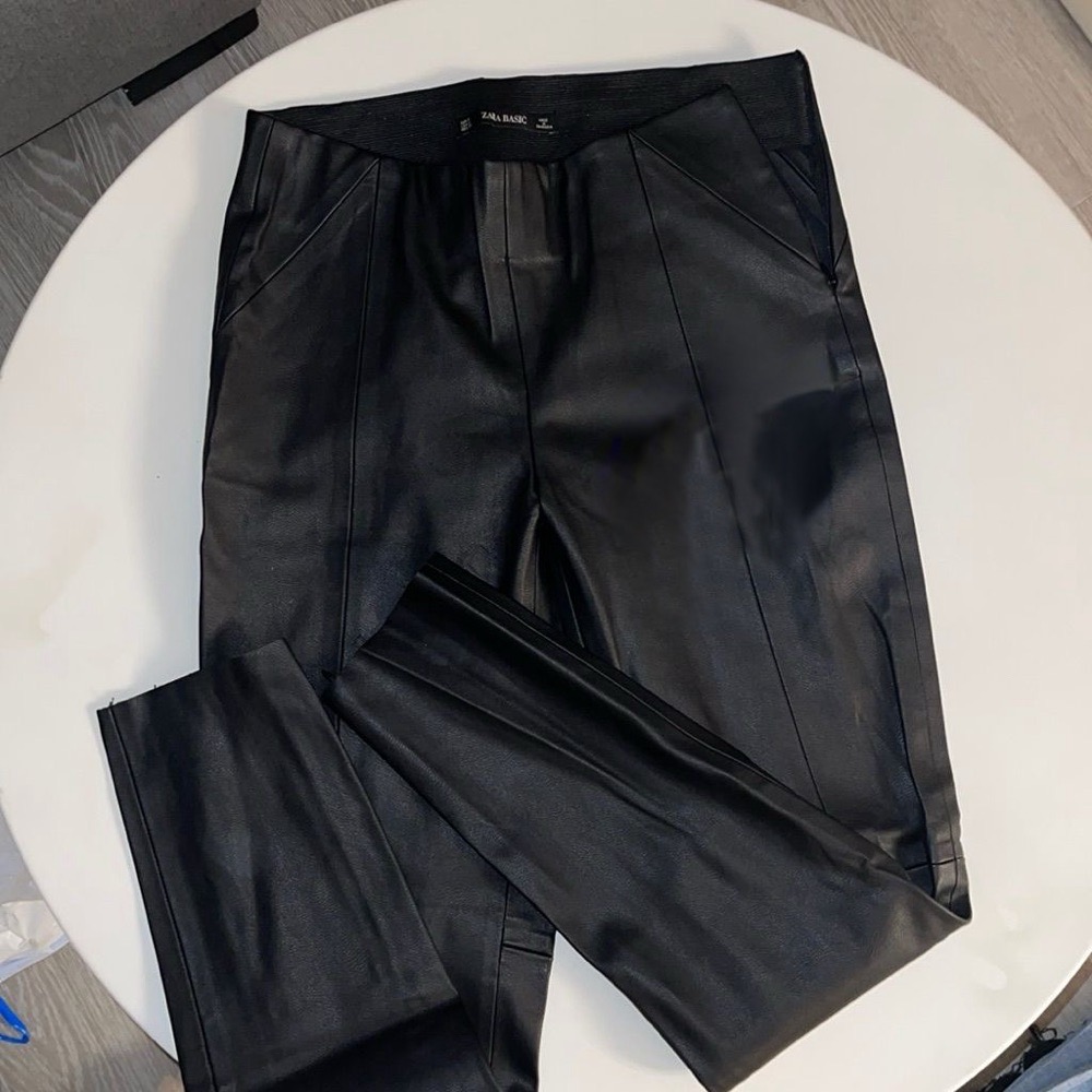 Pantalon noir en cuir de la marque ZARA