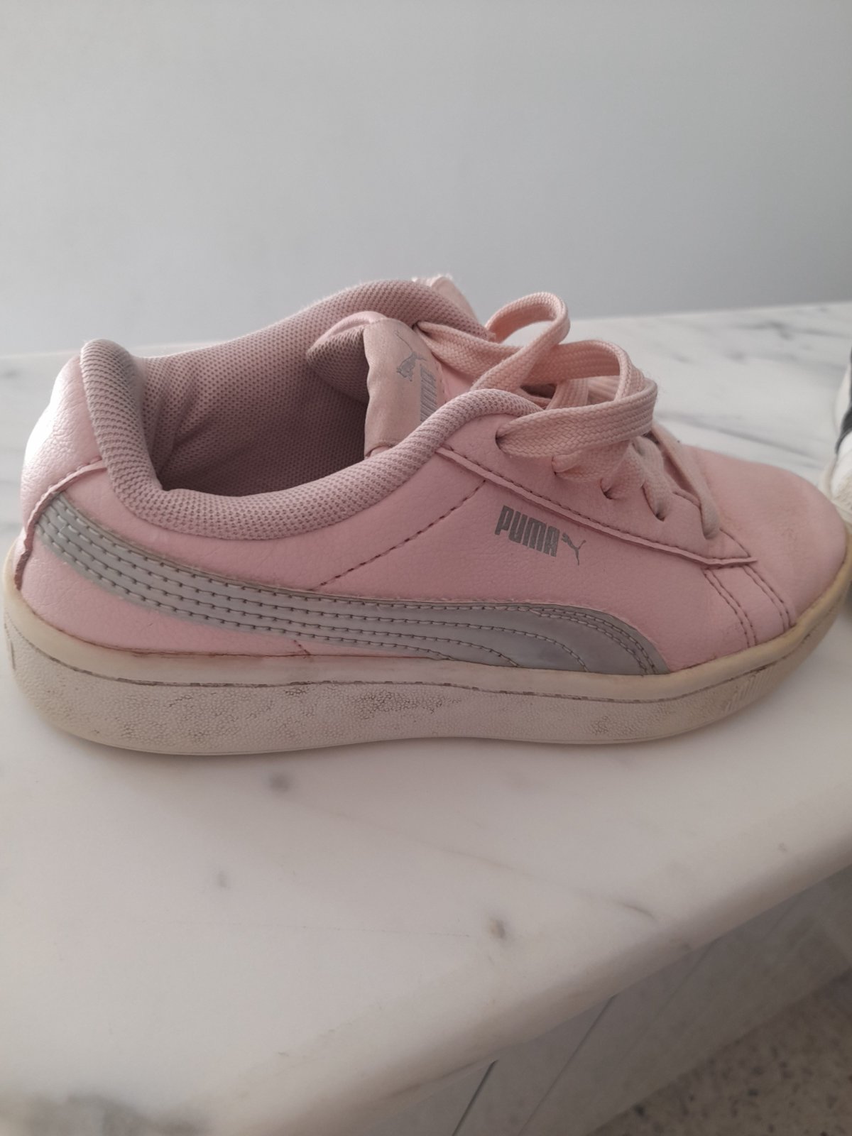 Puma rose fille
