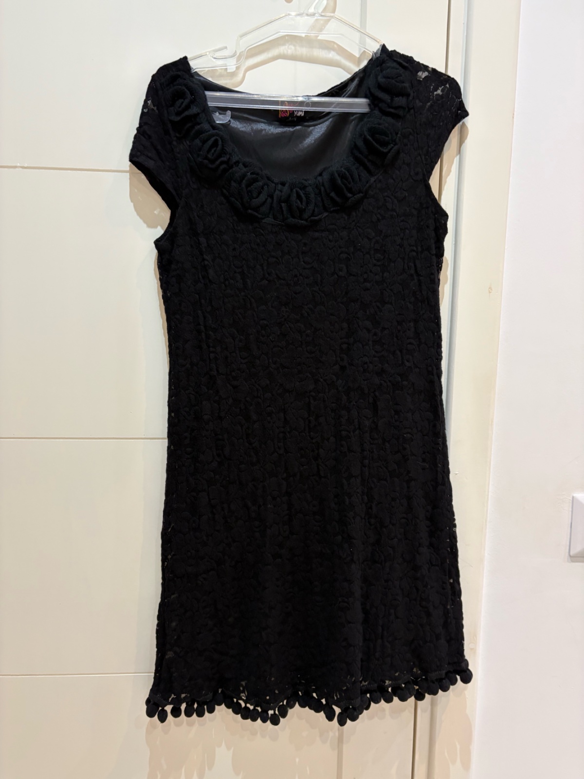 Robe noire en dentelle 