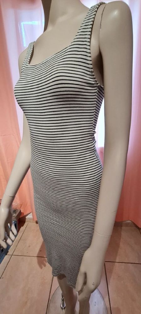 Robe ajustée avec une fante 