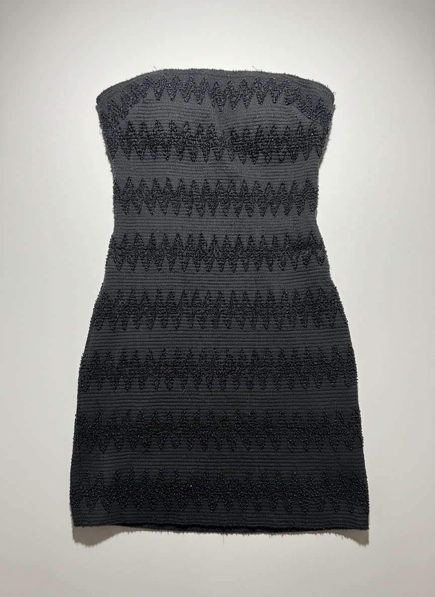 Robe noire élégante avec détails en strass 🖤
