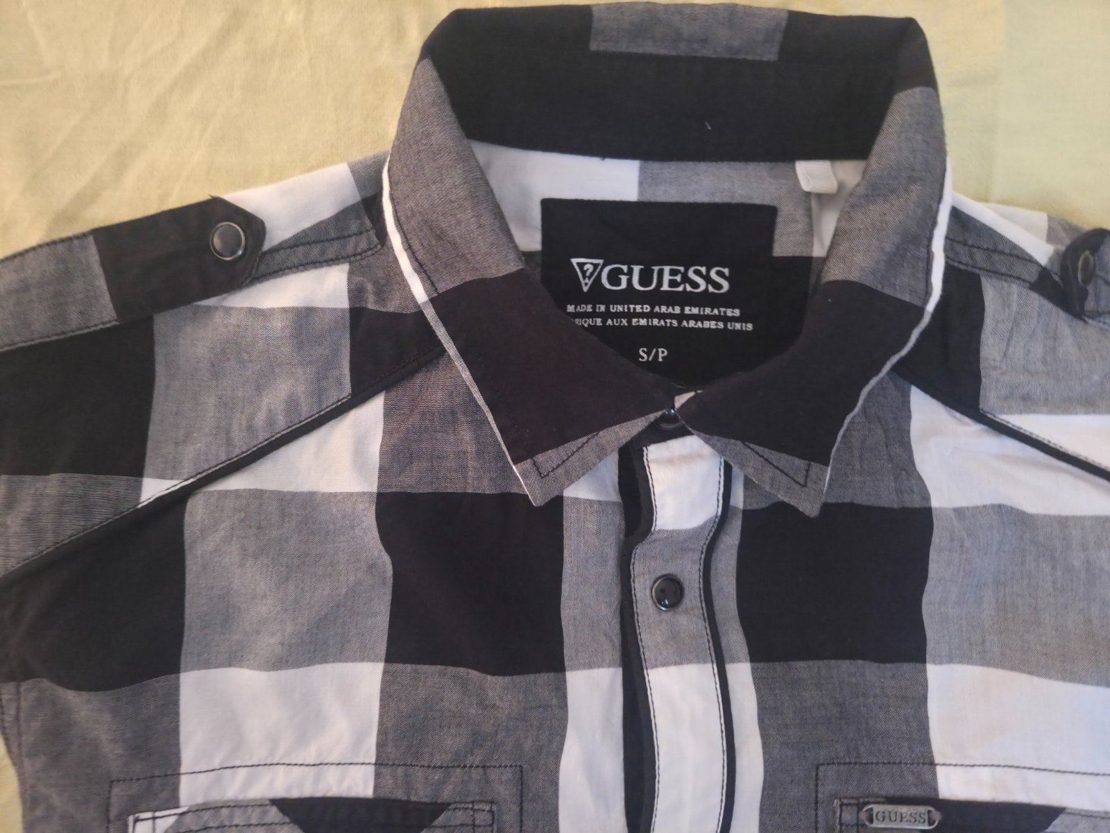 Chemise legere Guess. Taille s+ /M   NEUF