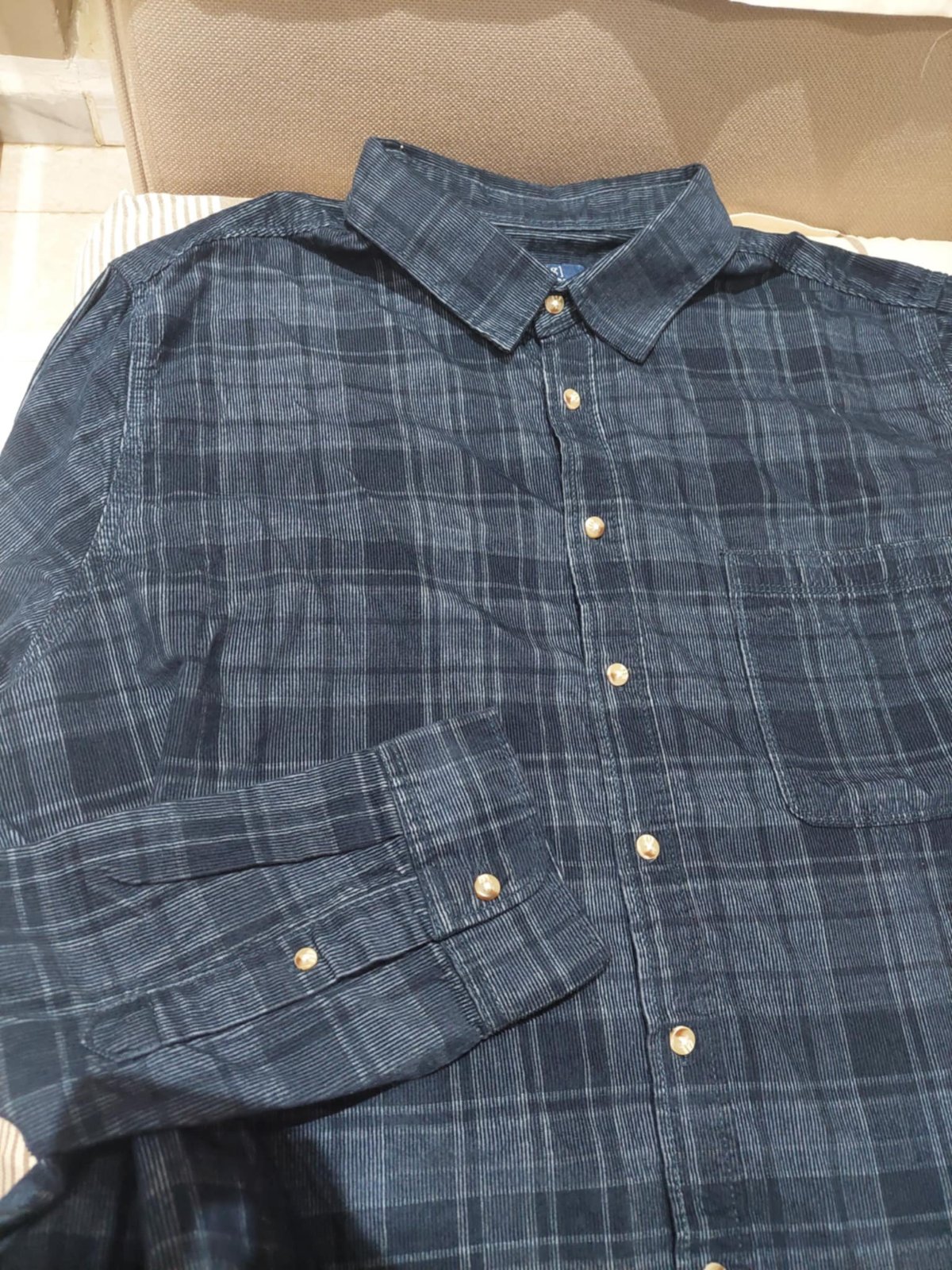 Chemise en velours. Neuf . Marque george . Taille 2xL