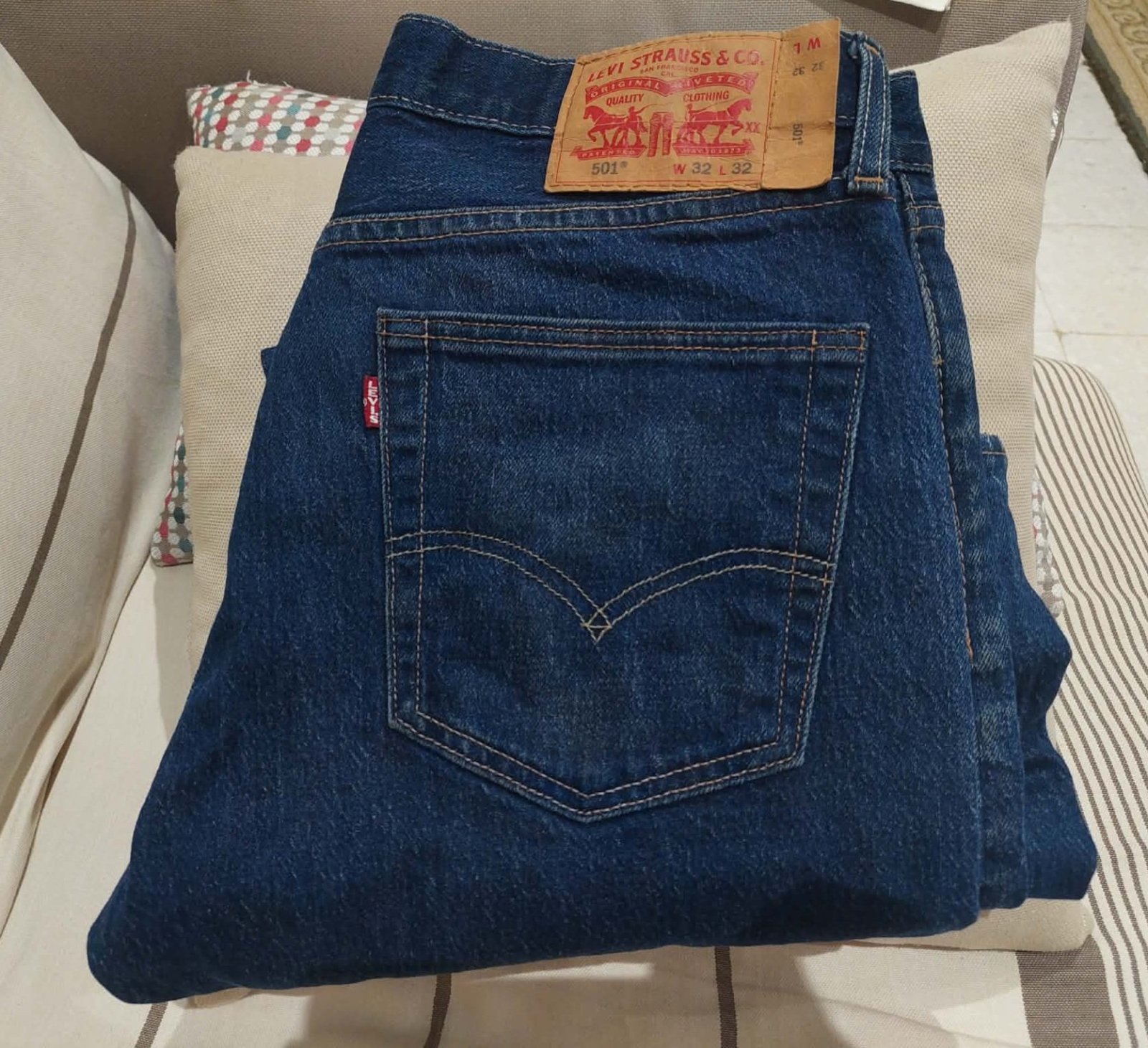 Levis 501 . 93 straight.  Taille w 32 L 32 