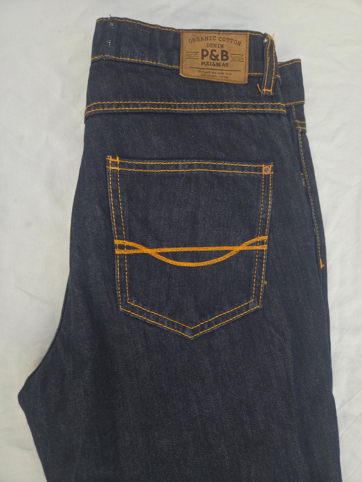 Jean neuf Pull and Bear . Taille xs . Taille w 24 us 