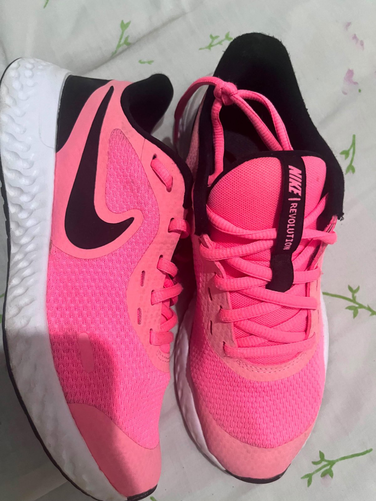 NIKE REVOLUTION 5
