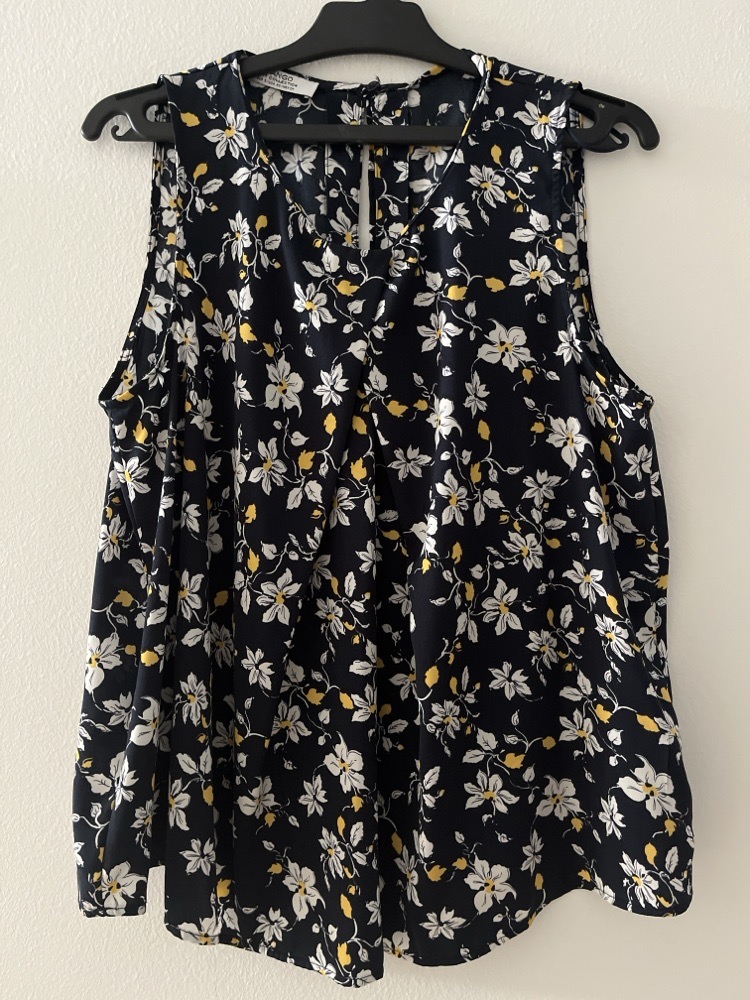 Chemisier bleu fleurie en jaune et blanc 