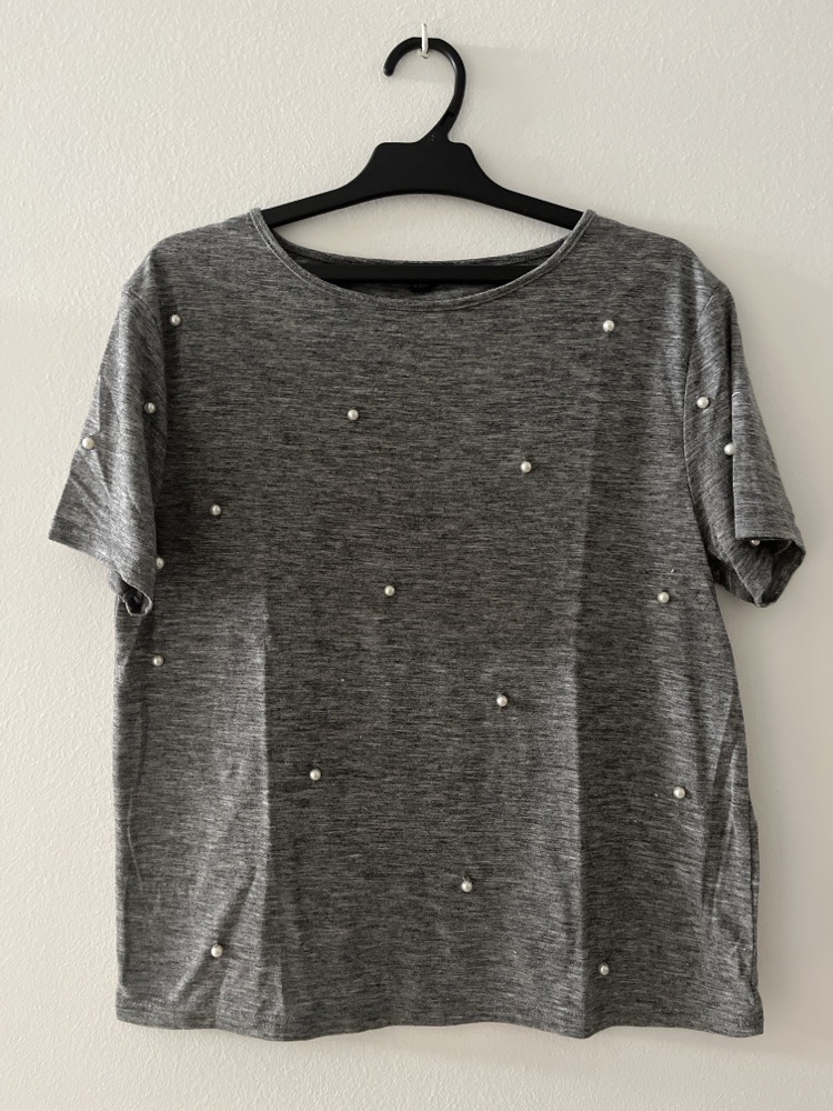T-Shirt gris avec perles 