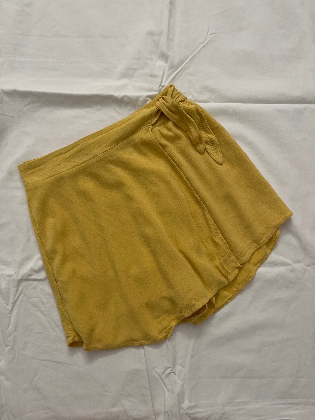 Jupe short jaune moutarde 