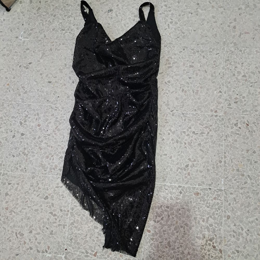 Robe noir sequin 