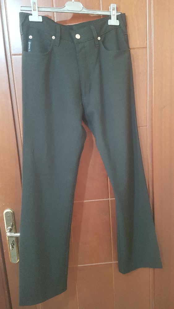 Pantalon coupe droite un peu evasée 