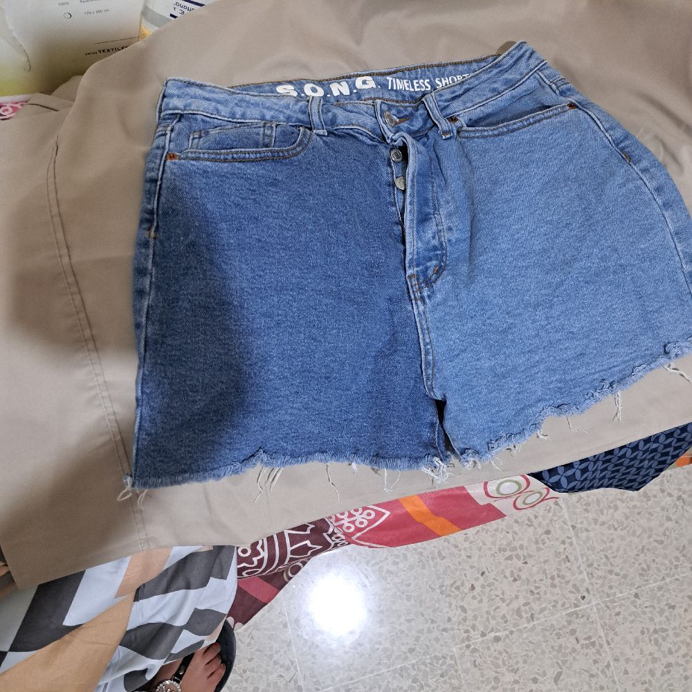 Short bil boutons 