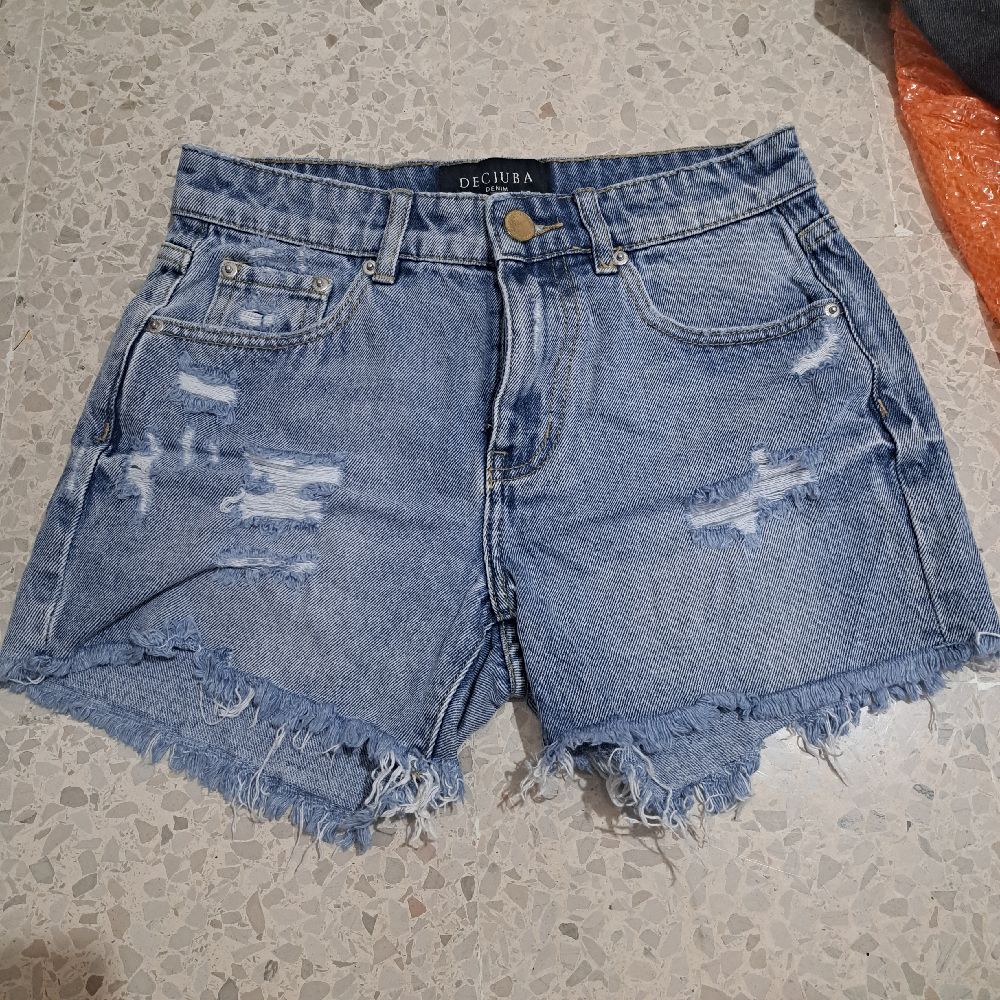 Short neuf