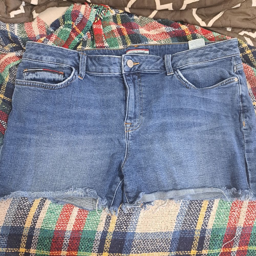 Short jean tommy neuf 