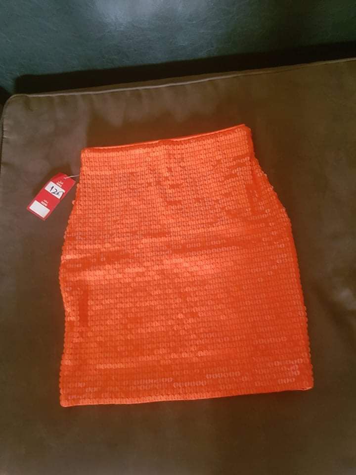jupe moulante sequin neuve