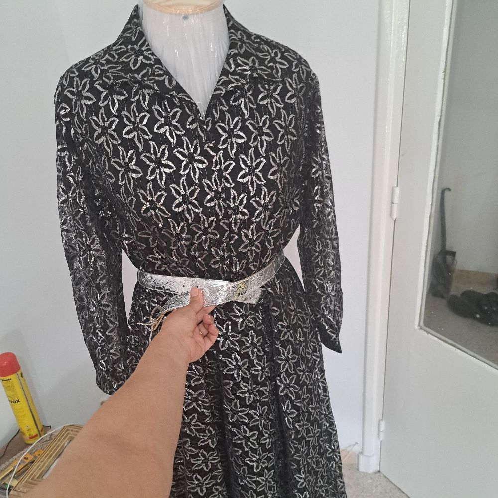 Robe soirée 46 dentelle manche bouffantes avec ceintures argent 