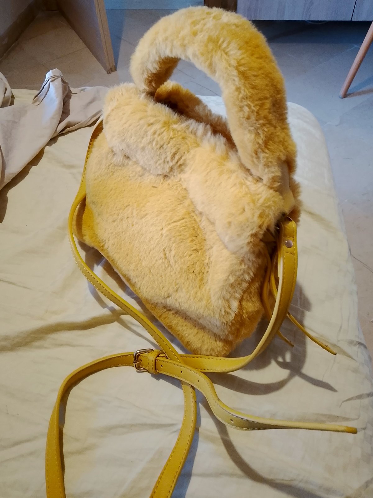 Sac faurrure jaune mautard neuf