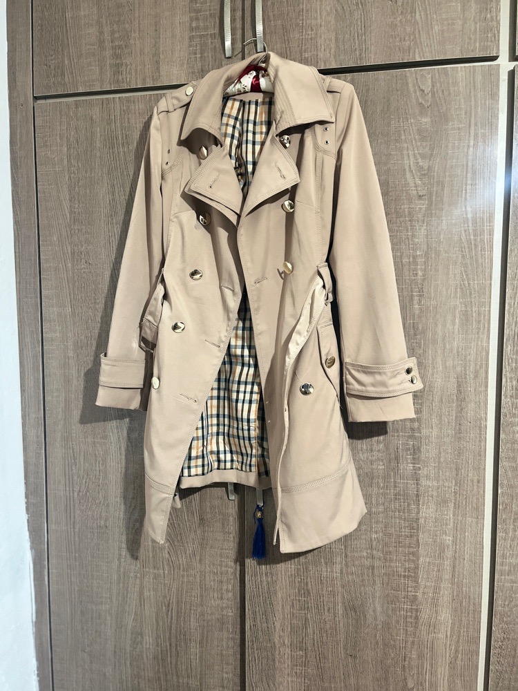 Trench coat 