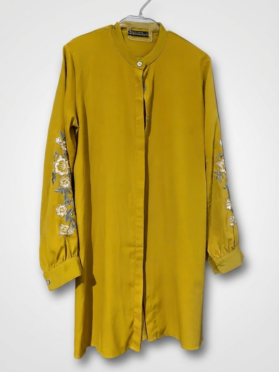 Robe en jaune moutarde 